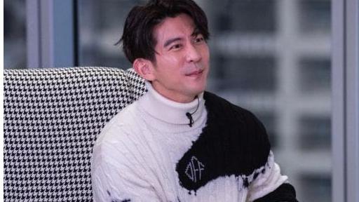 贾静雯|修杰楷曝贾静雯喝酒后喜欢咬人，希望47岁老婆能再拼四胎