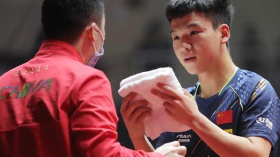 埃里克·格林|3-0！林诗栋不辱使命，大满贯赛正赛首轮登场零封对手晋级32强