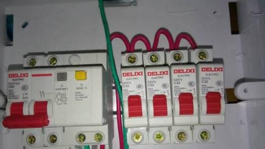 工人装修电线要盯紧了，要是没这样装，一分钱都别给