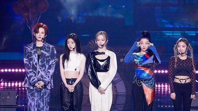 声生不息|《声生不息》有格局舞美给力 安崎与单依纯处境对调 略显格格不入