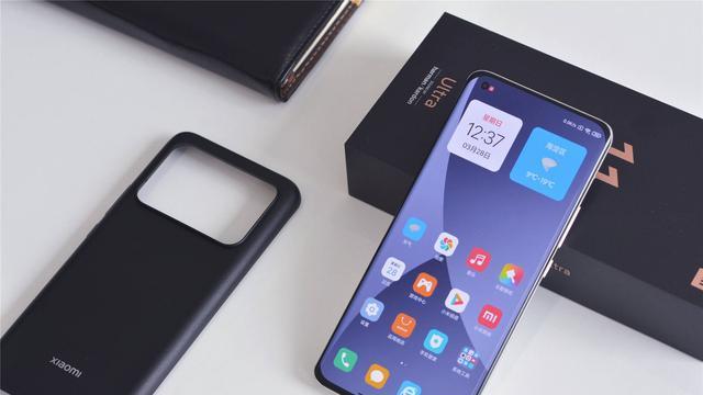 小米科技|安卓之光加速离场，12+256G仅3799元，小米机皇还值得买吗？