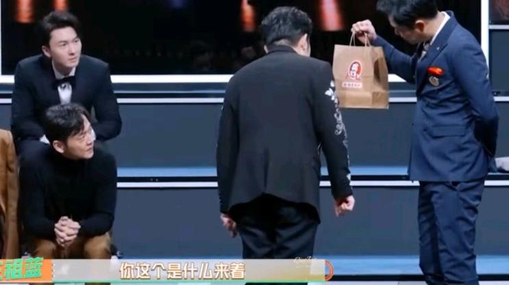 小沈阳|小沈阳带沈阳鸡架上综艺！辽宁名小吃，掀起全民吃鸡架热潮