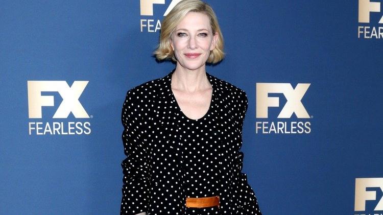 杨幂|大魔王裤装回归一雪蚌精之耻，杨幂拿影响力演员大奖顺便拍证件照