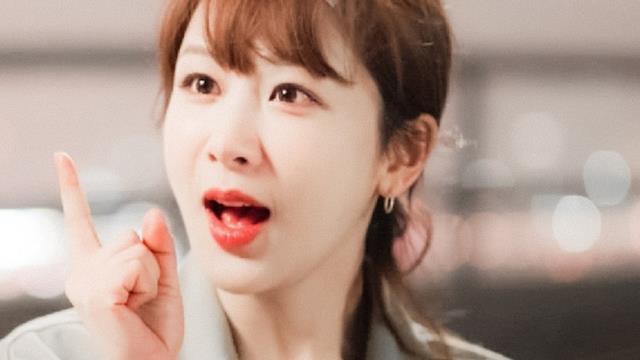 杨紫|29岁杨紫活动被拍，生图状态引吐槽，网友：这是怎么了？