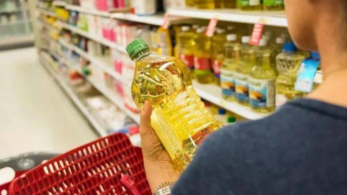 买食油不是越贵越好，牢记油桶上4行字，杂质少油烟小，炒菜更香