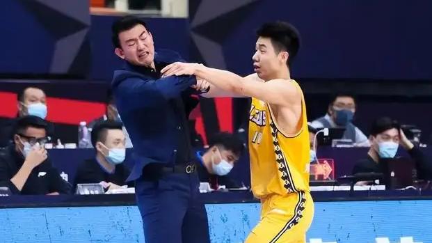 广厦男篮|CBA三消息：山东巨塔确认回归，广厦昂首回杭州，王博自勉需调整
