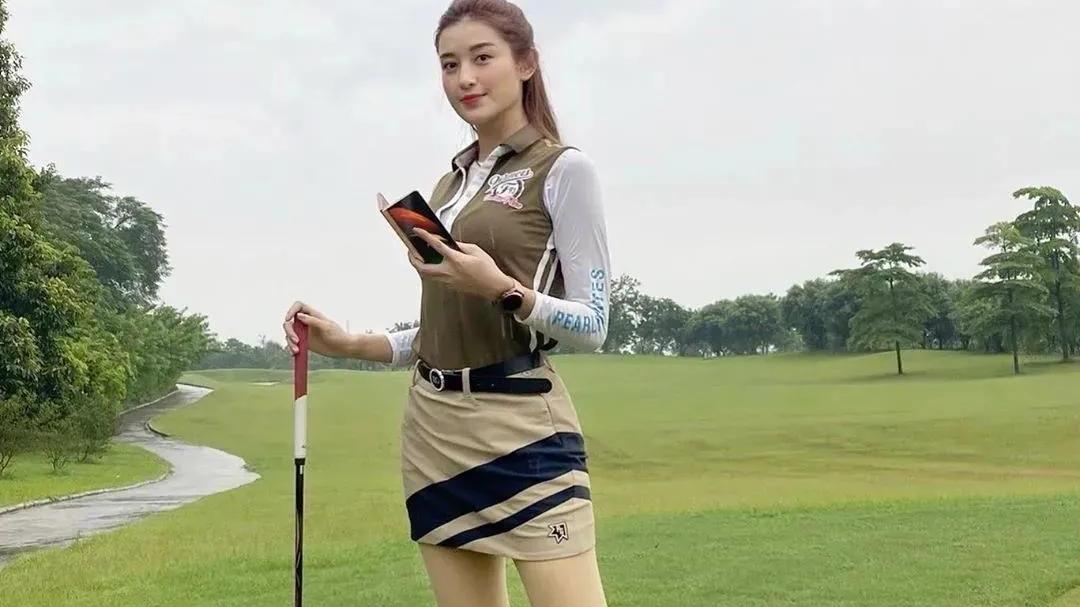 高圆圆|娜扎的脸，柳岩的胸，唐嫣的腿，这个小姐姐齐了