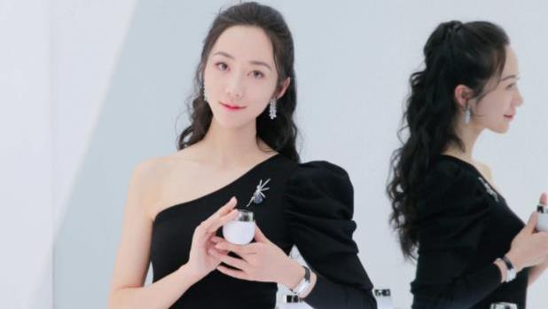 韩雪节目中晒出自己家，头一次见会升降的阳台，装修真有创意的