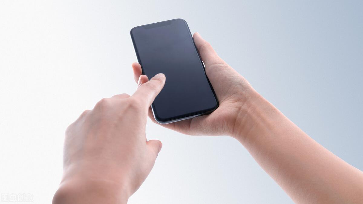 充电器|手机的监听开关要尽快关闭，不然你看过什么，手机就向你推送什么