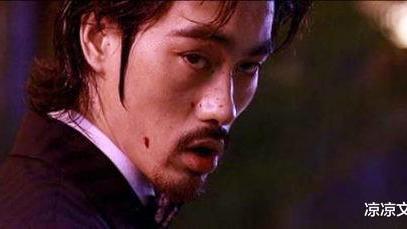 鳄鱼|周星驰的《功夫》中，病恹恹的琛哥是凭什么能当上斧头帮老大的？