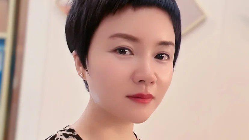 连衣裙 最火女士发型有哪些？这几种美翻了，你剪对了吗