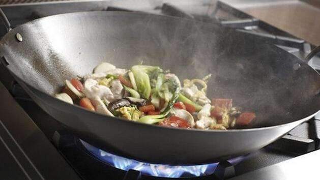 想买个炒锅，是铁锅好还是不锈钢锅好？