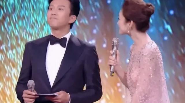 董卿|蓝羽，真的越来越有董卿“接班人”的样子了！