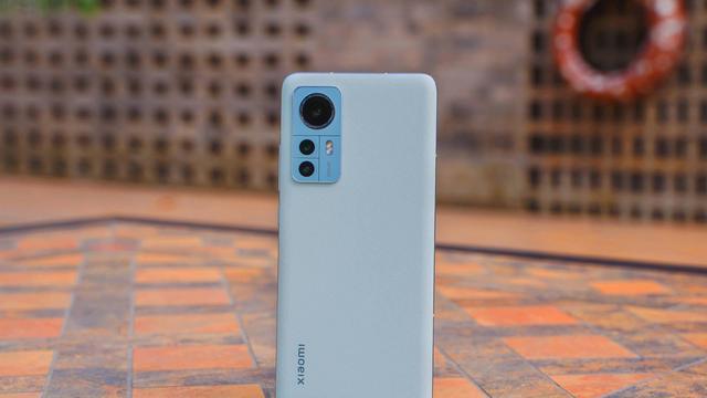 小屏|雷军很无奈，骁龙8Gen1+无线充电+50MP三摄，小屏旗舰降至新低价