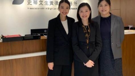 香港小姐|人气港姐出道，出道8年零绯闻，33岁却退圈当律师，嫁给青梅竹马