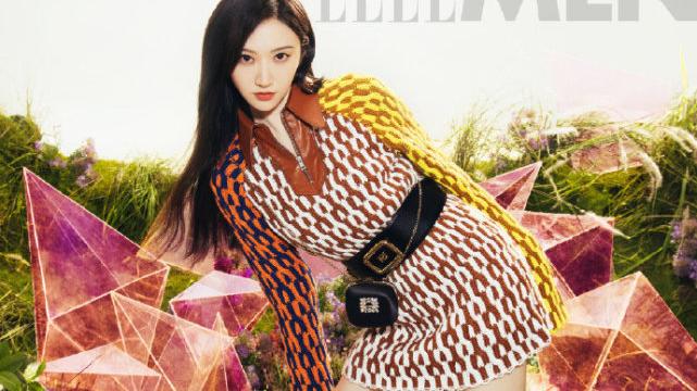 景甜|景甜代言风波后首登封面，身着潮装演绎百变魅力，状态未受影响