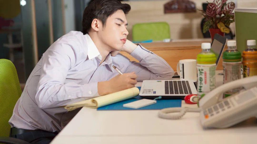 尿毒症|生活中若出现了这4种现象，可能是尿毒症的前兆，注意预防