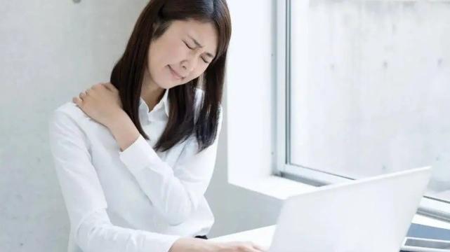 便秘|湿气的“祸根”被揪出，建议：掌握3招，祛湿健脾，或可少生病