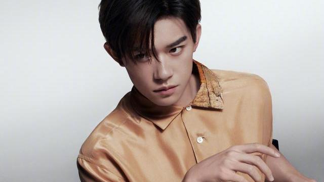 易烊千玺|《奇迹》票房突破12亿，易烊千玺：笨小孩也能成为天王巨星