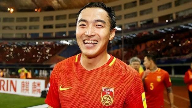 勒布朗·詹姆斯|0进球国脚连怼球迷：国足是天花板、体制问题、穷鬼球迷造成压力