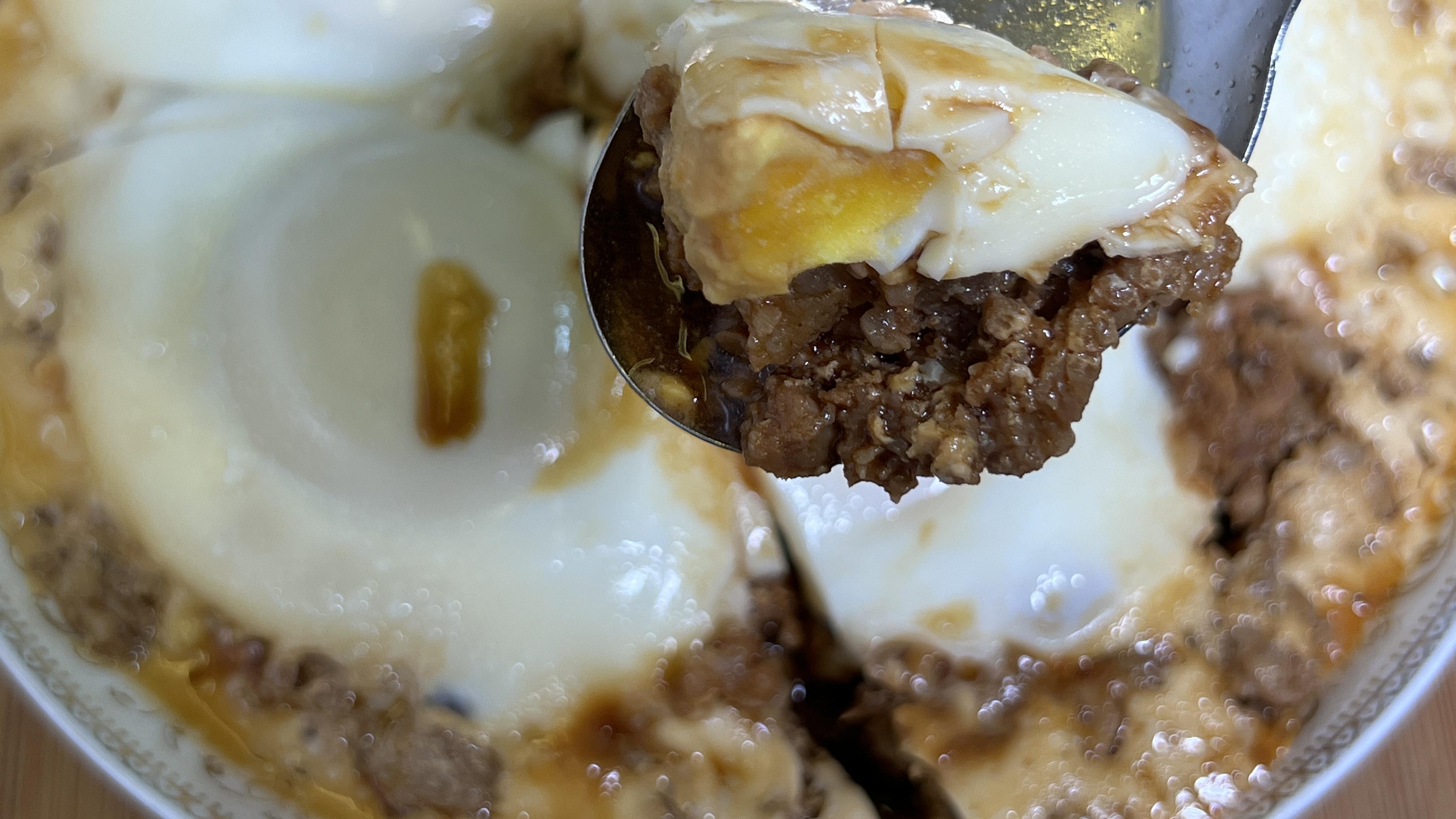 |一块肥瘦相间的猪肉，5个鸡蛋，做美味肉蒸蛋，够一家人吃，下饭