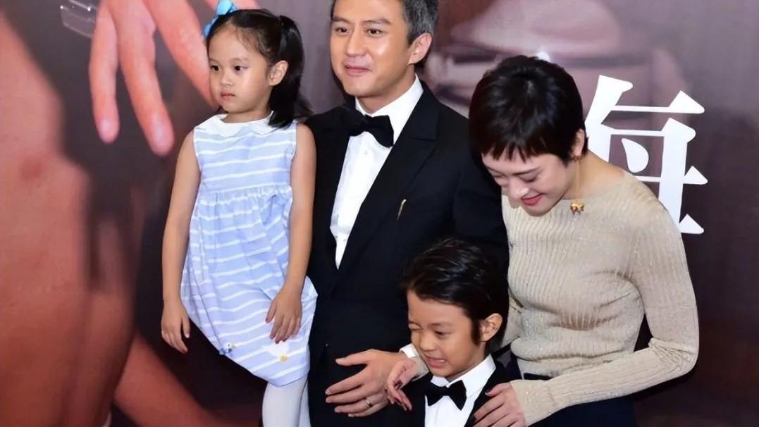 邓超|邓超也太幸福了！一家四口走红毯，儿子惊艳女儿可爱，老婆太高级