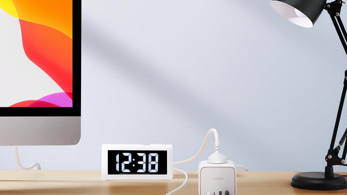 数据库|当黑科技氮化镓遇上传统插排，绿联 65W 智充魔盒带来充电新选择