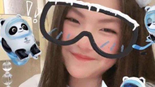 杨坤|李湘不愧是富养女儿的典范，12岁王诗龄戴上万项链惹争议！