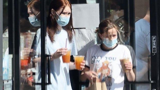 安吉丽娜·朱莉|朱莉13岁女儿外出买咖啡专家：喝咖啡会导致胃炎