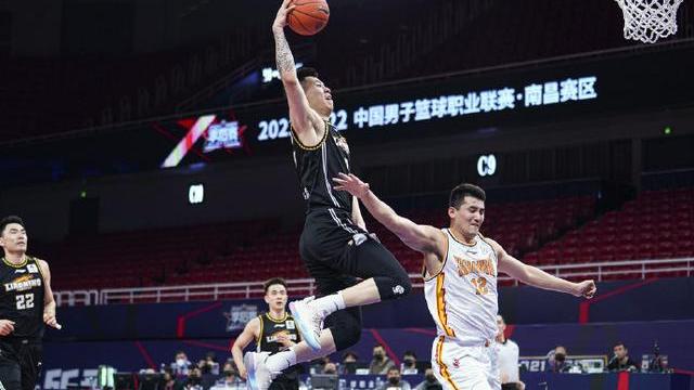 辽宁男篮|辽宁6分险胜！张镇麟28分，郭艾伦冲击FMVP，杨鸣真正考验来了