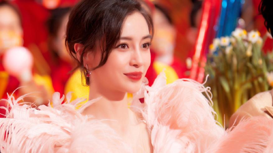 Angelababy|baby合作“万能老戏骨”被嘲，是专业功底不行？还是网友带情绪？