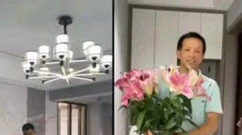 张玉环搬进新别墅，房子装修豪华，手捧鲜花乐开花