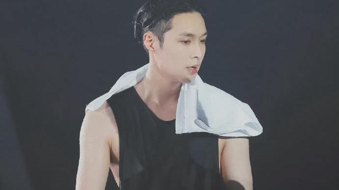 张艺兴|张艺兴发新歌告别EXO组合，疑似与SM解约？