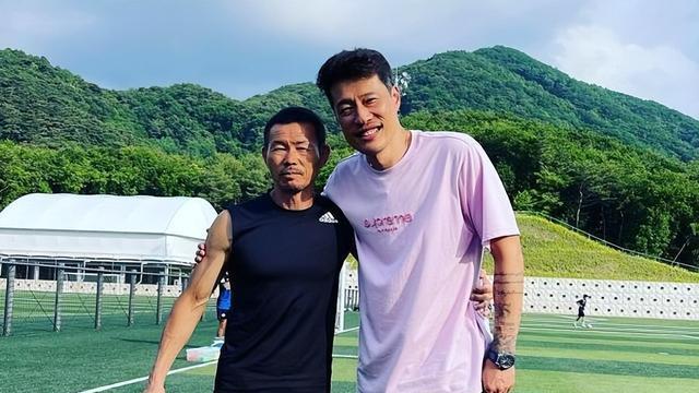 奇闻：韩国著名教练为逃离中国男足，竟自掏1亿解约跑路