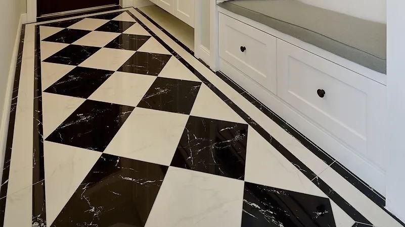 进门后是长玄关，如何设计更加实用而不压抑呢？