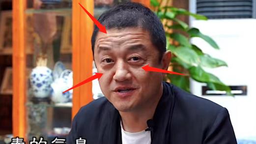 李亚鹏|李亚鹏在四合院喝粥养生，满脸褶子遮不住，网友：学学刘德华！