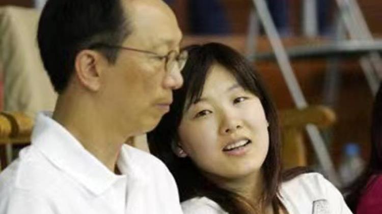 梁锦松|梁锦松：拒绝移民，放弃美国2300万年薪，迎娶23岁中国跳水皇后