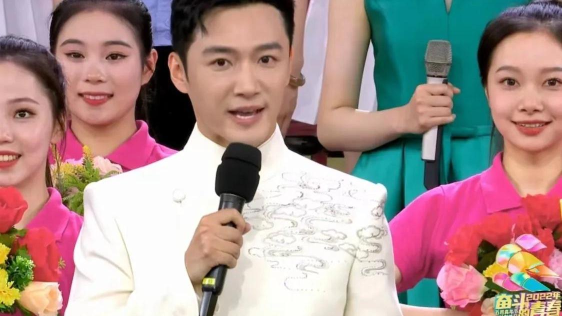 央视|央视2022《五四青年晚会》主持人换阵容了，新人沈倩什么来头？