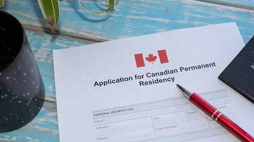 挤破头! 留学生15万学签排长队! 200万人等待加拿大身份!