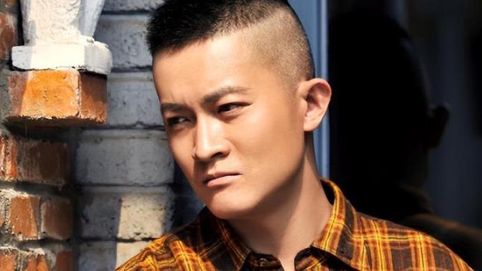 杨钧钧|“走后门”进组的演员：大妈演少女，台词像背课文，一个比一个丑