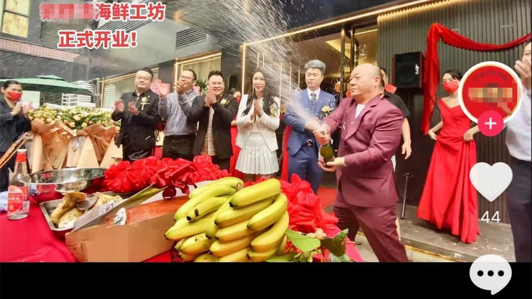 吴志雄|吴志雄内地餐厅开业！生意火爆，吴京等送祝福