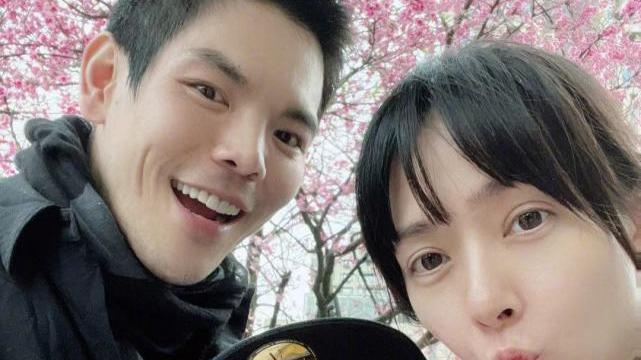 郭碧婷|郭碧婷6月生子，向佐已到台北跟妻儿团聚，郭爸开心晒女婿的礼物