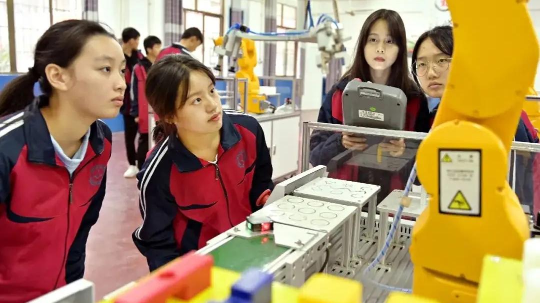 职业教育|2022中考在即，孩子成绩差考不上高中，读职业院校真的没有前途？