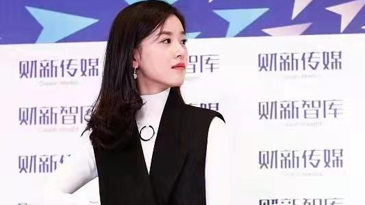 穿衣搭配|从奶茶妹妹到豪门阔太，章泽天改变的不只是身份，穿搭审美更知性