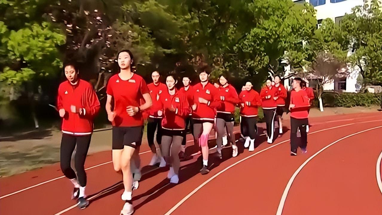朱婷|中国女排大喜讯！头号球星终于现身，或再次留洋，剑指世锦赛