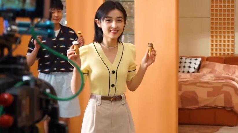 张艺兴|《向往的生活6》定档，原班人马“历劫”归来，张艺兴海边大秀身材