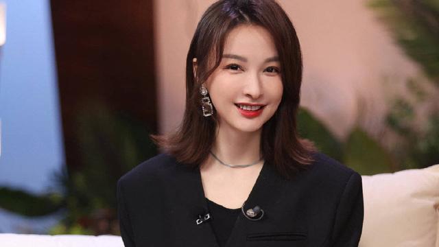 小六|找到新工作了！谢娜现身《浪姐》录制现场，疑似担任黄晓明的职位