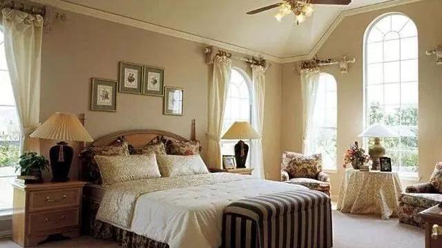 卧室挂钟摆放有讲究，小心引来恶鬼压身，凶煞入宅！