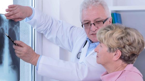 胃食管反流病|肺部发生病变后，身体会出现这4种异常，做好这3件事或能养好肺