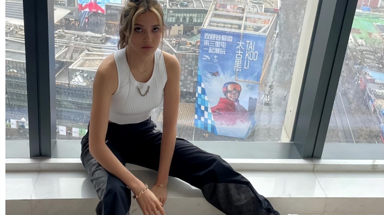 谷爱凌|有情况？谷爱凌收到大束玫瑰花！晒出好身材，穿着清凉凹凸有致